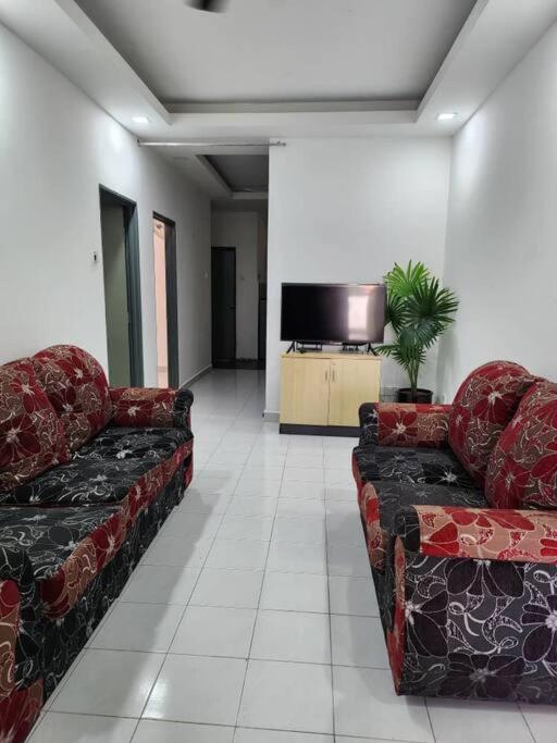 Villa D'Haja 61 Klia Sepang With 3 Airconds & Wifi Banting  Exterior foto