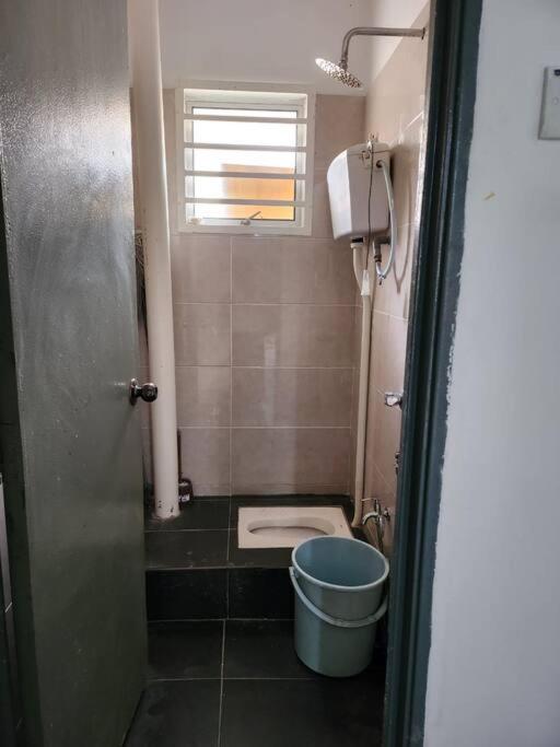 Villa D'Haja 61 Klia Sepang With 3 Airconds & Wifi Banting  Exterior foto